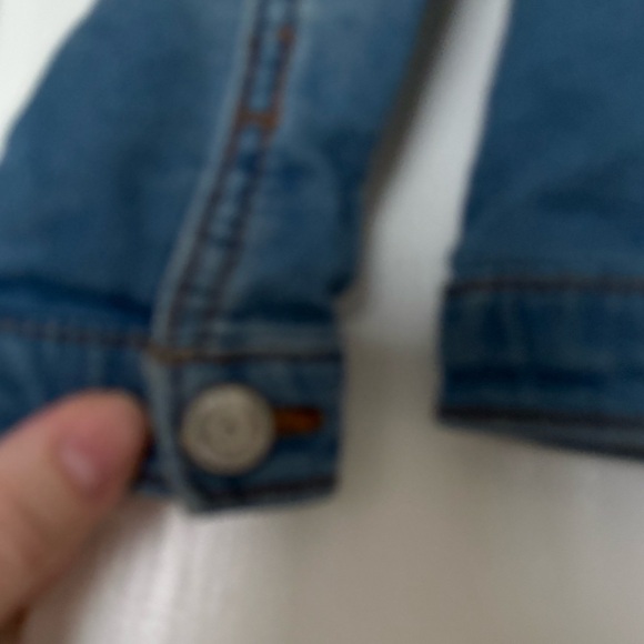 EUC Osh kosh 24M jean jacket - Picture 3 of 5